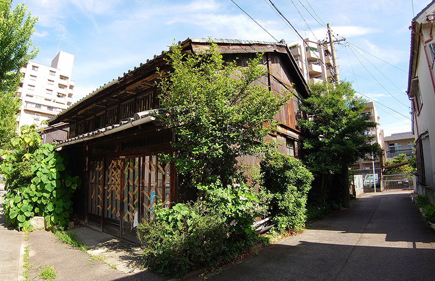 堺市にお住まいのR様が「堺市で相続した築45年の古い空き家を、不動産会社に買取してもらった事例」